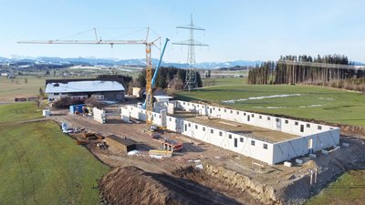 Baustelle mit Alpenpanorama
