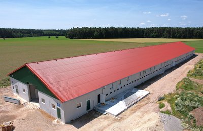 100 Meter-Hähnchenaufzuchtstall in Mittelfranken